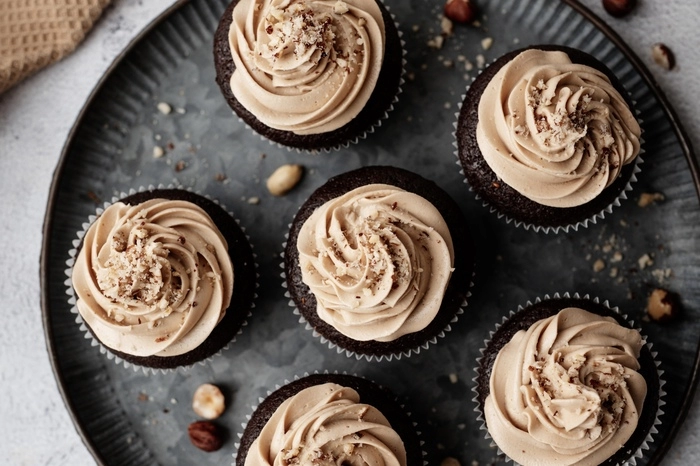 cupcake al cioccolato con crema al burro e caramello salato