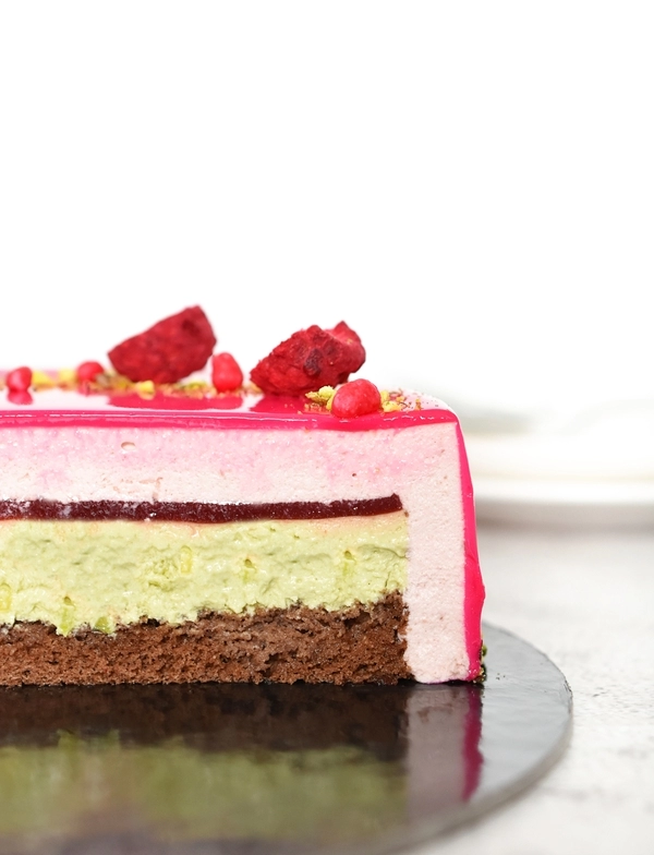 torta ai lamponi con pistacchio e cioccolato