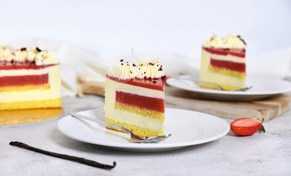 torta alla vaniglia con fragole
