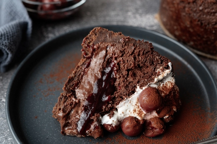 cheesecake della foresta nera con marmellata di ciliegie